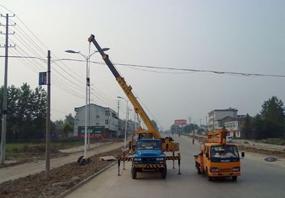 비오는 날에 태양 가로등이 여전히 켜져 있습니까?-风向标 -4 组-夏雨